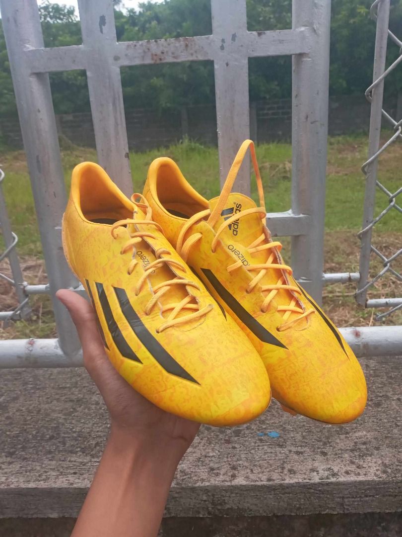 Messi yellow shoes cheap