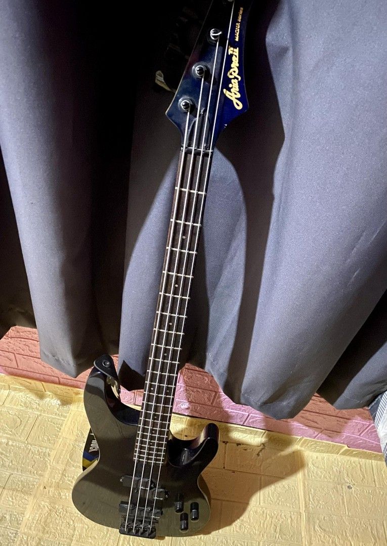 Aria Pro II Magna Series Bass Guitar + Amplifier, Hobbies & Toys