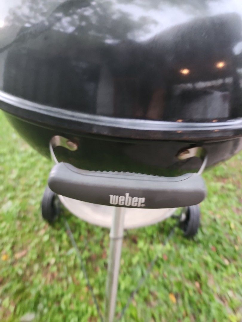 Beautiful Weber Large Grill 57cm Fully Functional, TV & Home Appliances