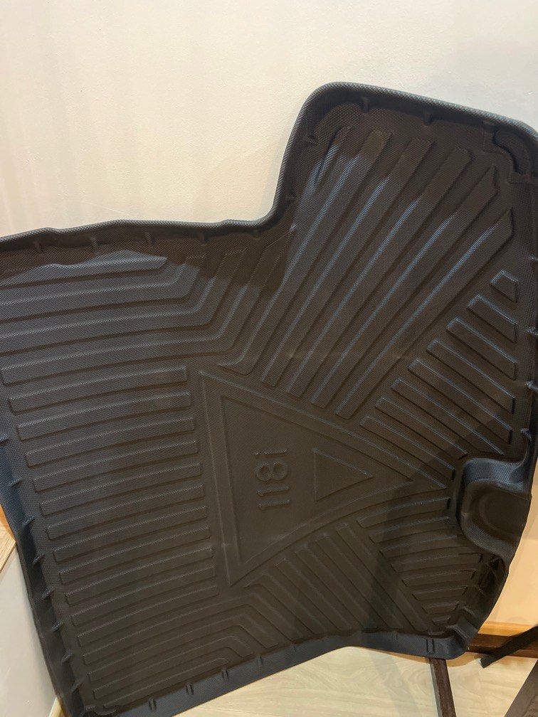 BMW 118i trunk cover, Car Accessories, Accessories on Carousell