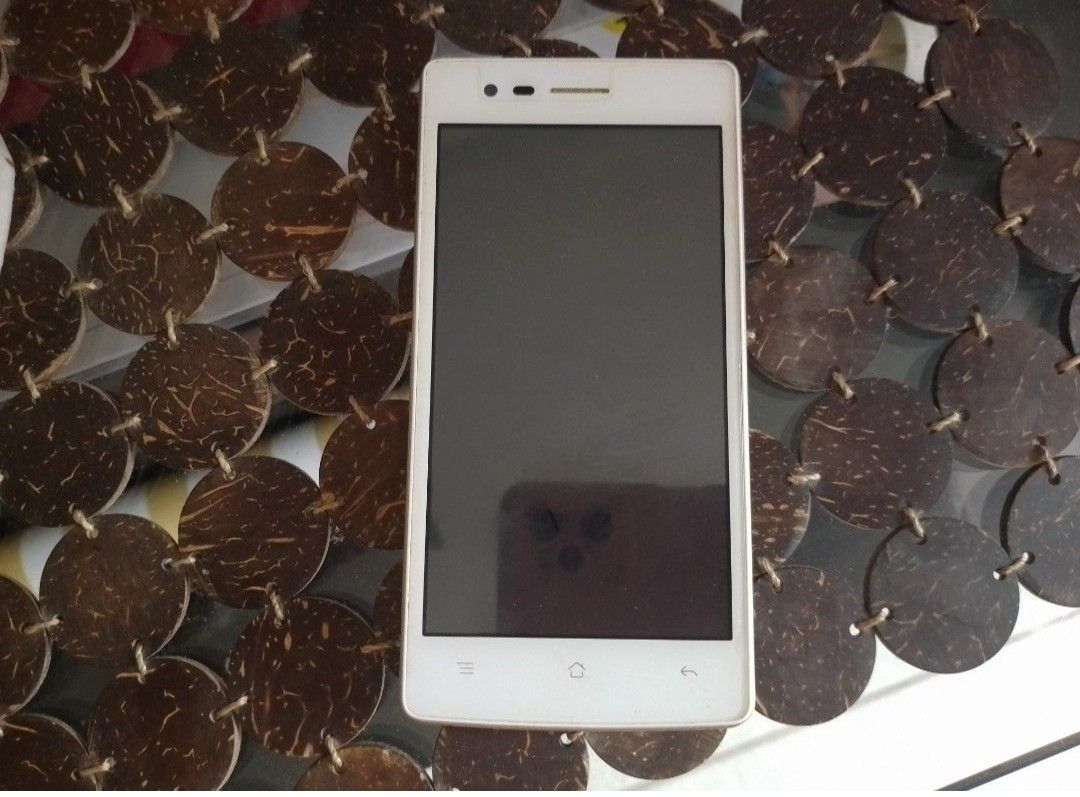 Buy 1 Take 1 Oppo Phone (Category: OPPO) located in Cavite. Submitted by levidage (Listing ID 1241581034, Image 2). Description: ✨ Great Backup Phone ✨ You can use it as a E-Book Reader as well ✨ Still fully functional ✨ Black Phone needs battery replacement ✨ PM for inquiries 💖 Shipping & Delivery 💖 ✅ Payment through GCASH / MAYA ✅ Shipping through LBC, J&T, Grab, or Lalamove.