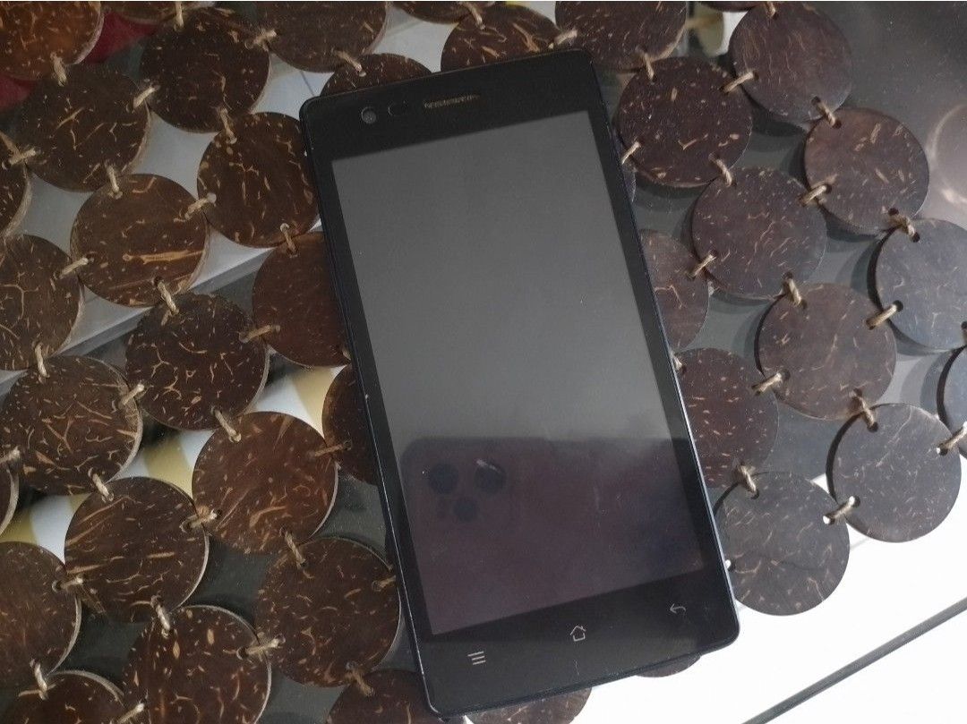 Buy 1 Take 1 Oppo Phone (Category: OPPO) located in Cavite. Submitted by levidage (Listing ID 1241581034, Image 3). Description: ✨ Great Backup Phone ✨ You can use it as a E-Book Reader as well ✨ Still fully functional ✨ Black Phone needs battery replacement ✨ PM for inquiries 💖 Shipping & Delivery 💖 ✅ Payment through GCASH / MAYA ✅ Shipping through LBC, J&T, Grab, or Lalamove.