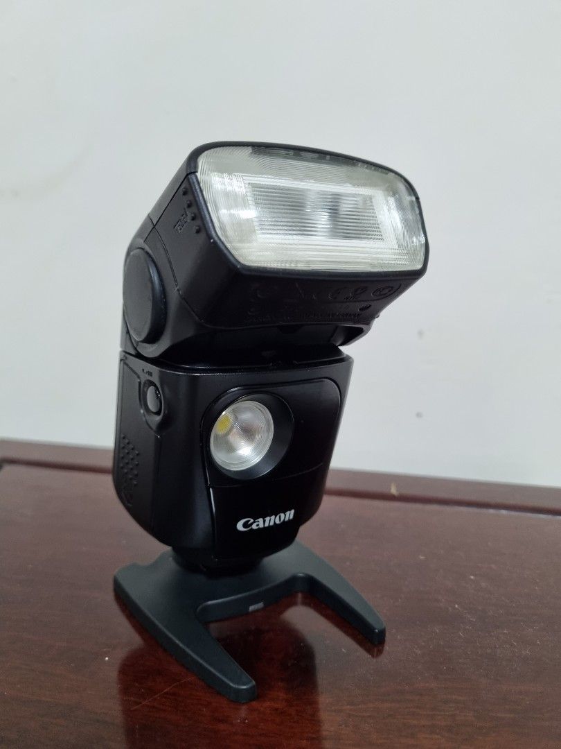Canon speedlite 320Ex Flash (with case), Photography, Photography