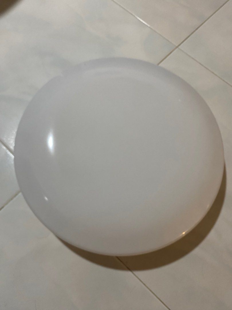 Ceiling light (Category: Lighting) located in Singapore. Submitted by thumbee (Listing ID 1241658574, Image 3). Description: .