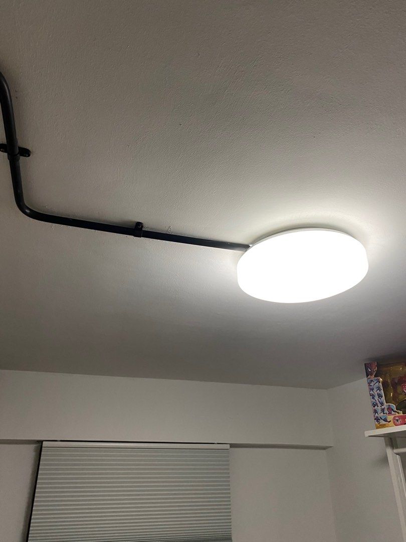 Ceiling light (Category: Lighting) located in Singapore. Submitted by thumbee (Listing ID 1241658574, Image 1). Description: .