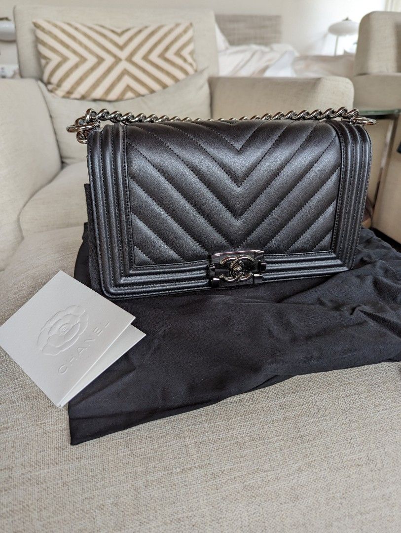 Chanel boy sale bag chevron black