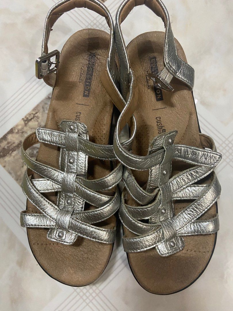 Clarks sandals size 3 top