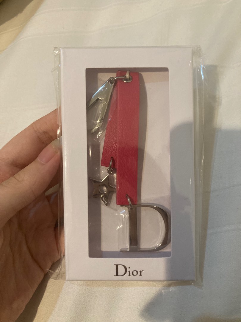 Dior keychain keyring , Fesyen Wanita, Tas & Dompet di Carousell