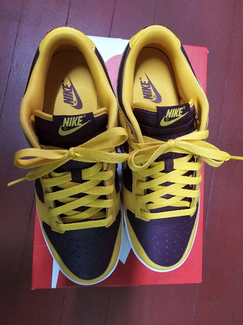 dunk low university gold
