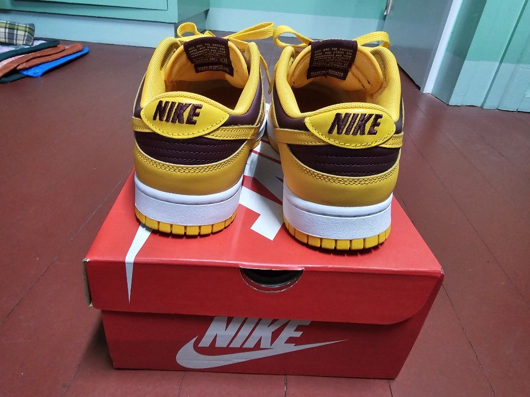 dunk low university gold
