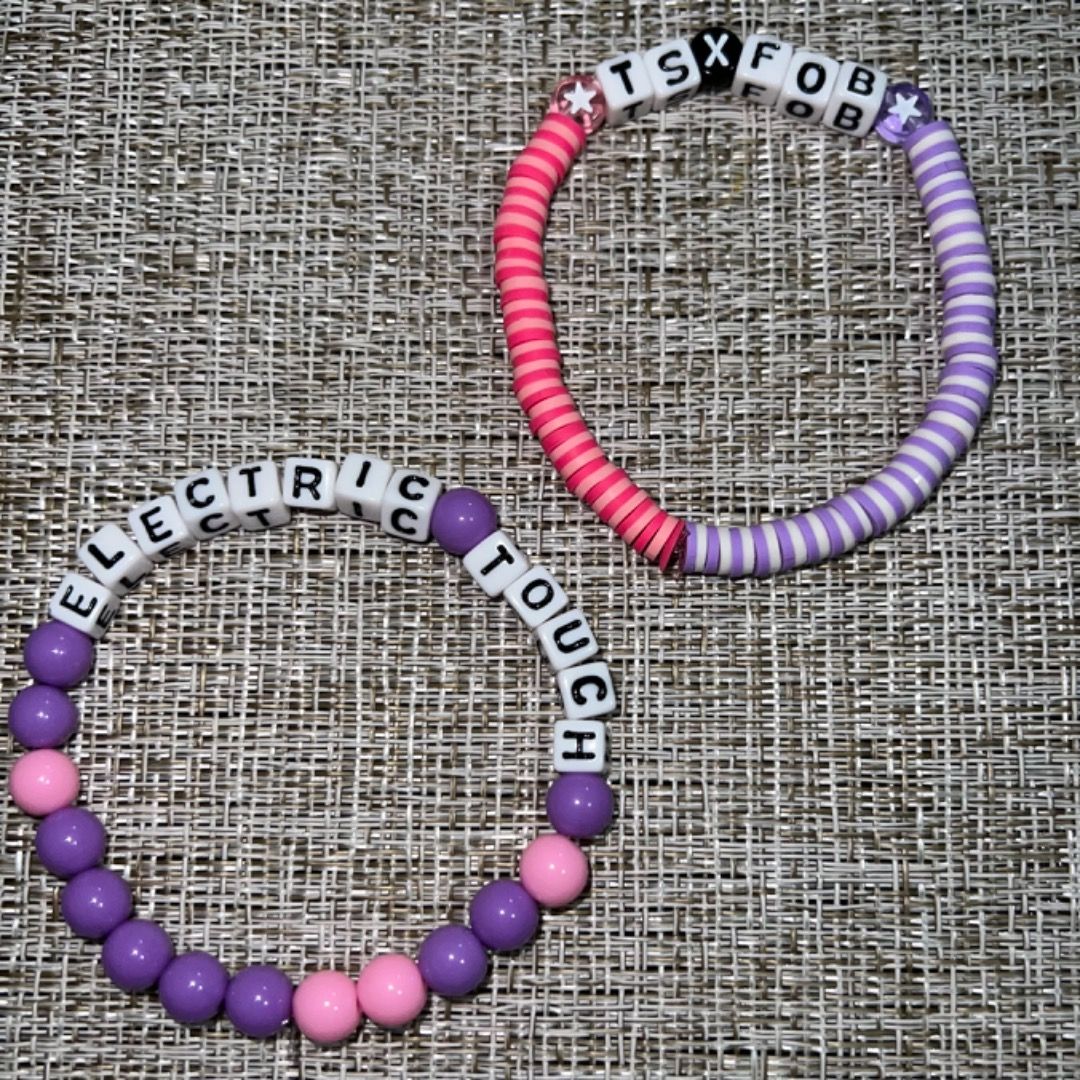 Friendship online bracelets touch