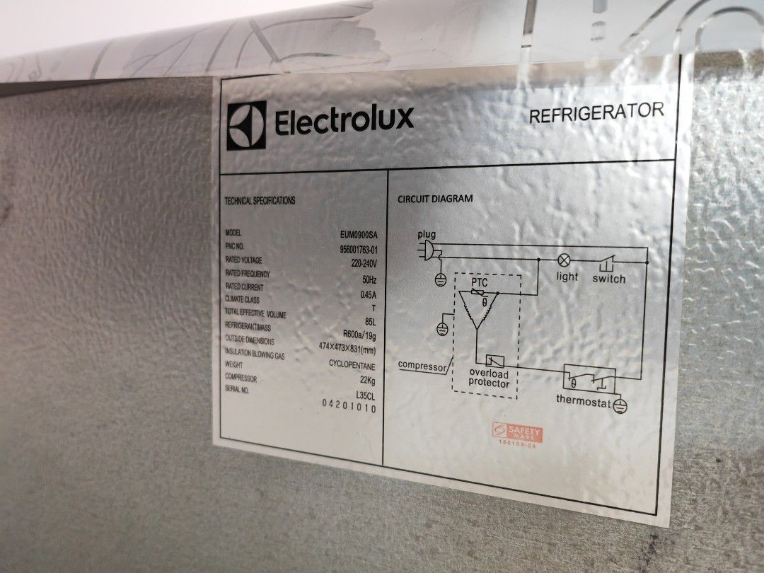 ELECTROLUX EUM0900SA MINI BAR FRIDGE 85L), TV & Home Appliances