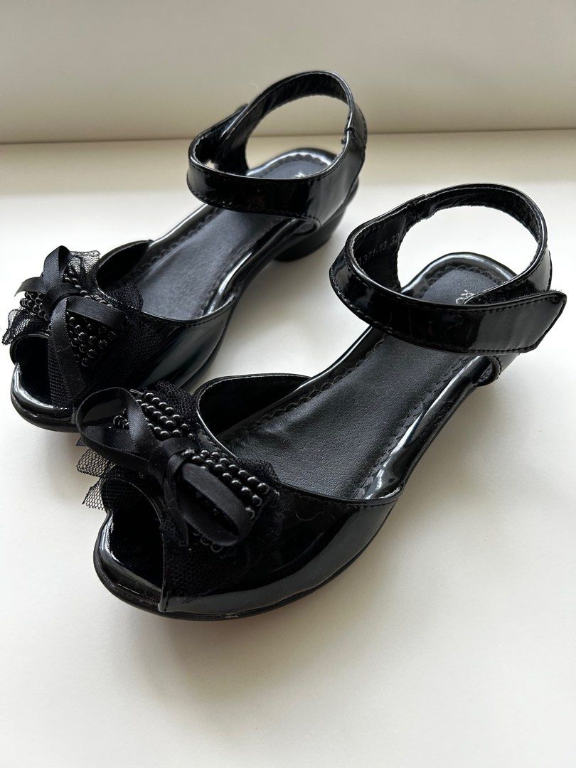 Girls black sandals size 2 top