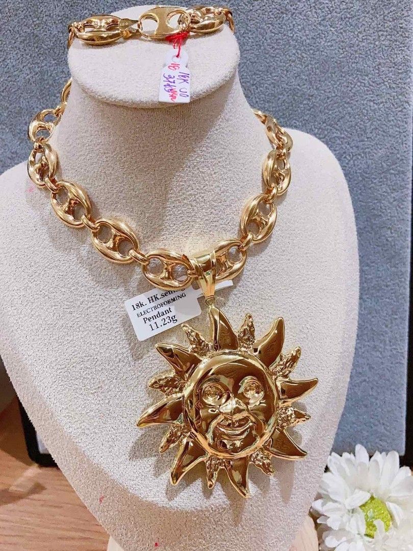 Gucci gold pendant necklaces on sale