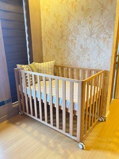 hansel convertible baby crib in natural wood