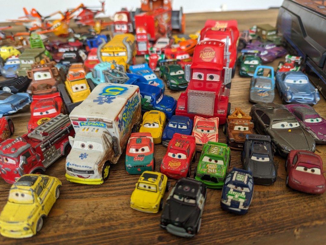 Huge box of toy cars and planes (70 for all) Disney cars, lightning McQueen, Disney Planes