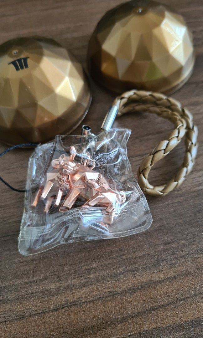 Keychains (Category: Character Goods) located in Singapore. Submitted by wblu3zbbm (Listing ID 1238326327, Image 4). Description: MBS cow series keychain - $6 each Get more than 1 piece - $5.50 each All 5 - $25 ($5 each).