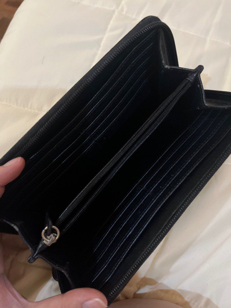 Lacoste wallet (Category: Luxury Bags & Wallets) located in Manila. Submitted by kizsbu (Listing ID 1241579497, Image 2). Description: RFS: i only use small wallets now. Naka store na lang so natupi yung zipper. But still looks good. .