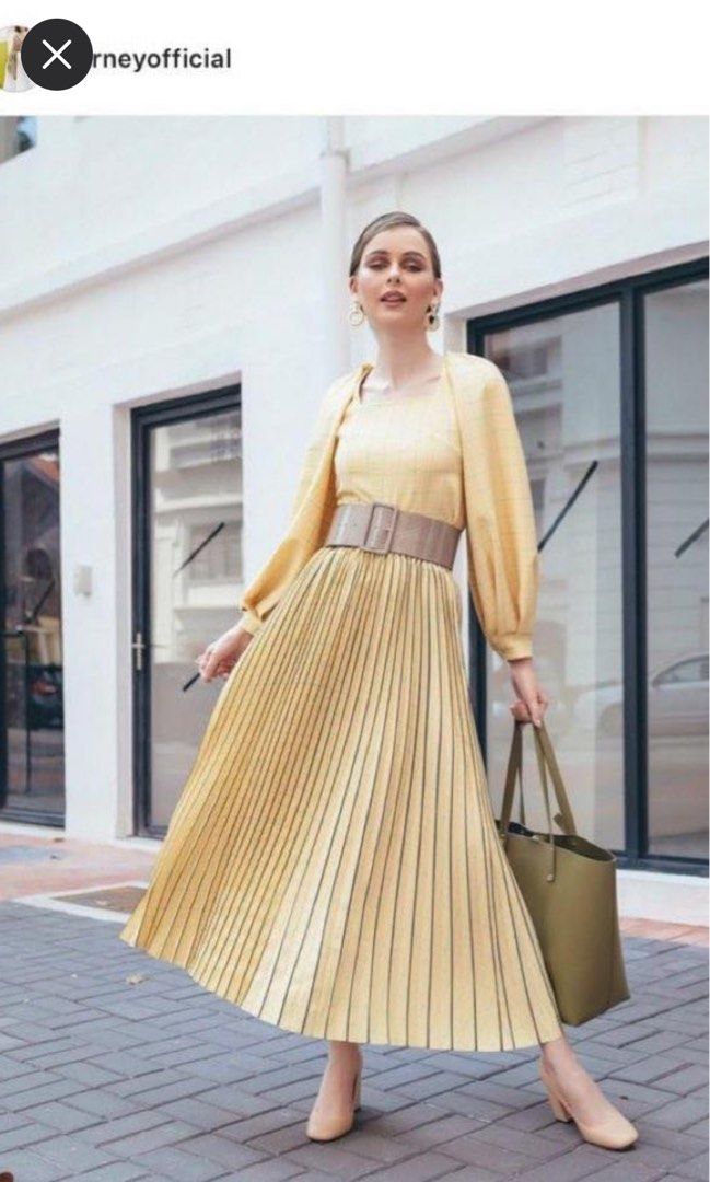 Guess gold sales pleated skirt