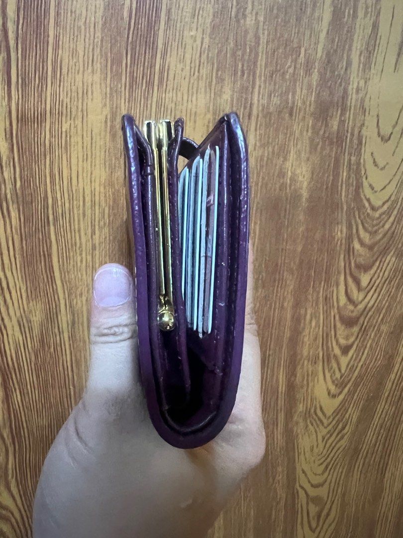 L.V vernis wallet (Category: Luxury Bags & Wallets) located in Valenzuela. Submitted by dianzskiyo (Listing ID 1241600933, Image 3). Description: Lv vernis french wallet (ukay source) Pls see photos for condition of the wallet (actual photo) See flaws Coded Slightly nego for sure buyer ‼️PLEASE DONT OFFER IF UNSURE Managed ur expectation as this is preloved Last pic for reference only Bank transfer / gcash Lalamove / grab / toktok Lbc / gogo expr