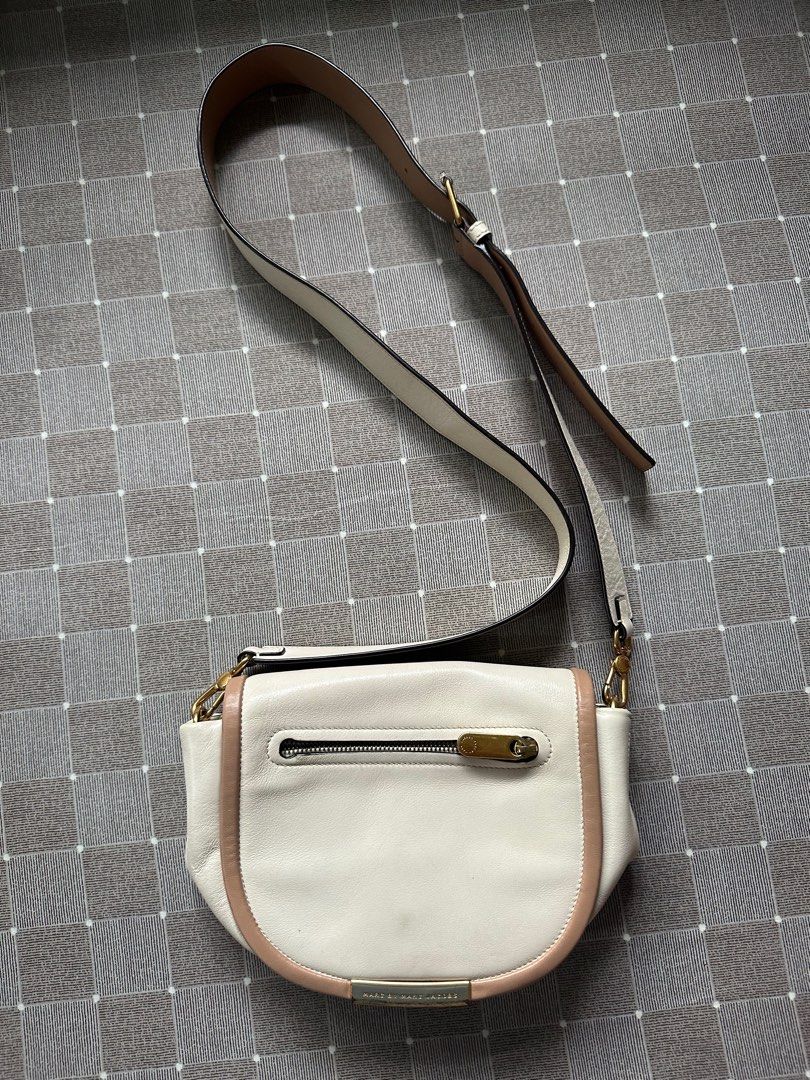 Marc Jacobs leather crossbody bag cream (Category: Cross-body Bags) located in Manila. Submitted by skyprincess (Listing ID 1241621391, Image 1). Description: Leather in good condition Slight flaw on gold handles as seen in photo (barely noticeable when used).