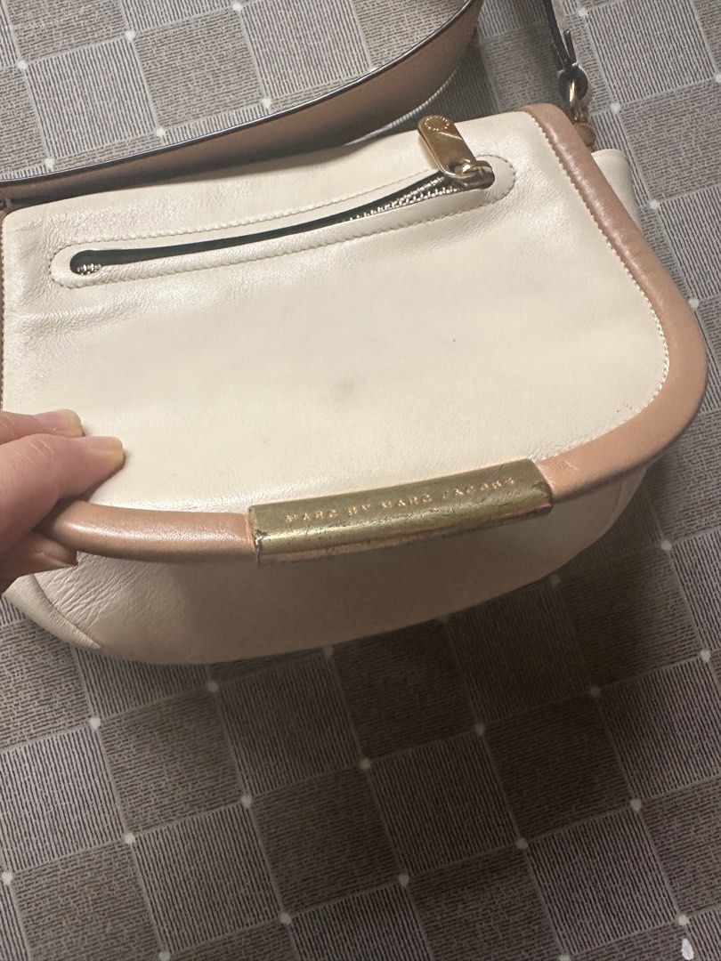 Marc Jacobs leather crossbody bag cream (Category: Cross-body Bags) located in Manila. Submitted by skyprincess (Listing ID 1241621391, Image 3). Description: Leather in good condition Slight flaw on gold handles as seen in photo (barely noticeable when used).