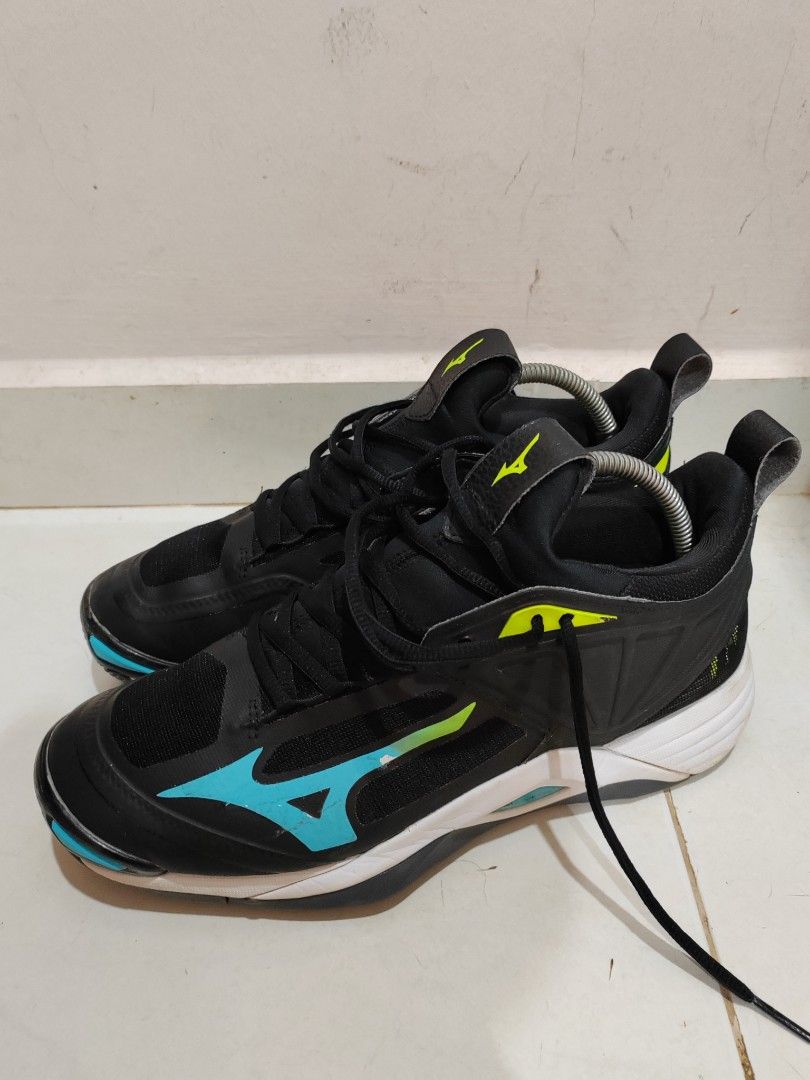 MIZUNO WAVE MOMENTUM 2 Men s Fashion Activewear on Carousell