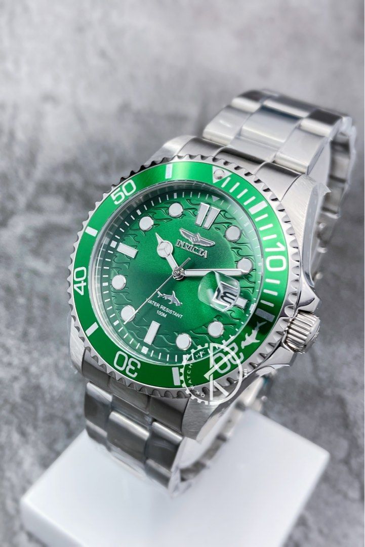 Invicta 30020 top