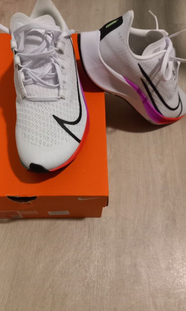 Accommodatie Presentator afstuderen Nike running shoes size 26.5cm, Men's Fashion, Footwear, Casual shoes on  Carousell