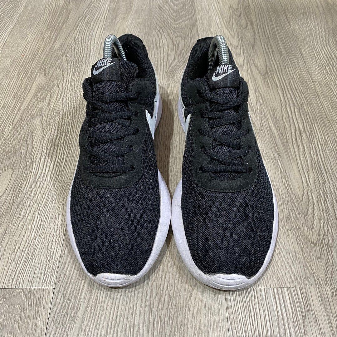 Nike on sale tanjun 5.5