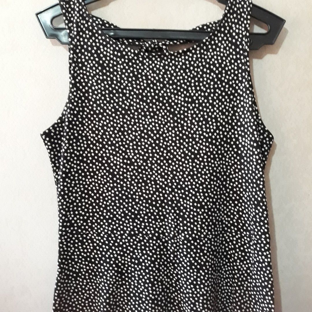 Old Navy Black Dotted Dress (Category: Dresses) located in Rizal. Submitted by ren_08 (Listing ID 1241712540, Image 2). Description: Good used condition Fits 12-14 yrs old.