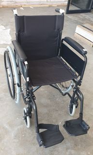 Poldable Wheel chair