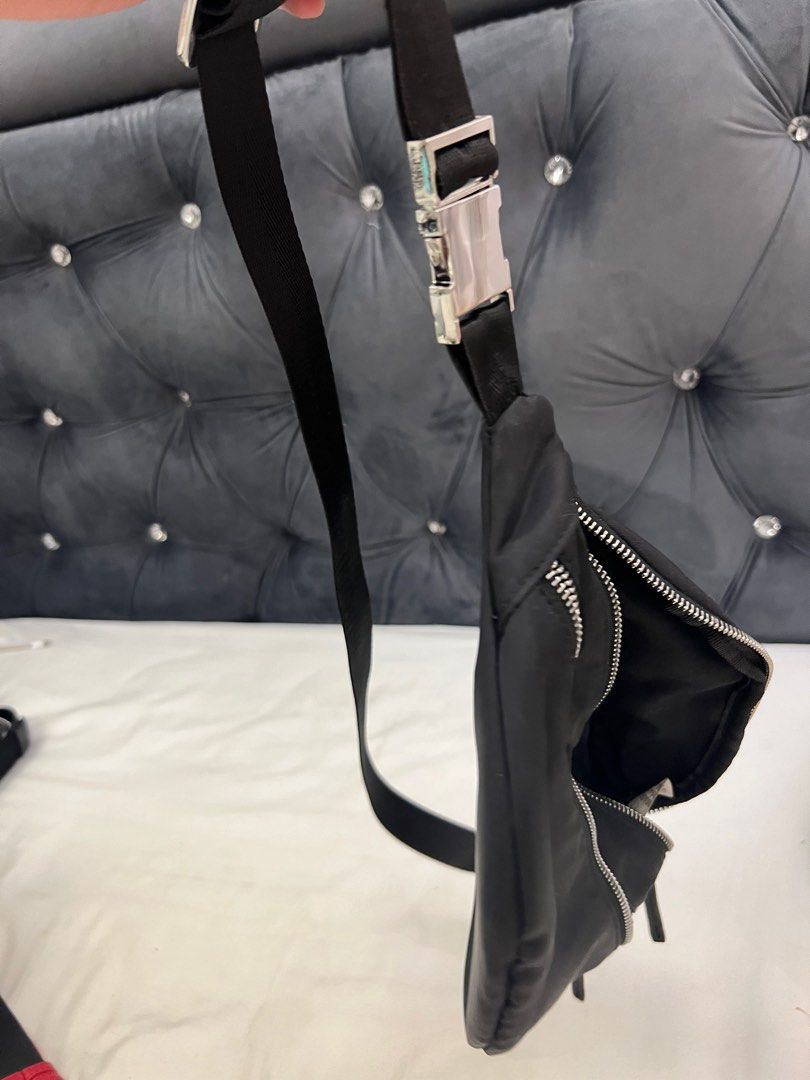 PULL & BEAR BAG (Category: Sling Bags) located in Kuala Lumpur. Submitted by ryanaimanatif (Listing ID 1241697635, Image 2). Description: .
