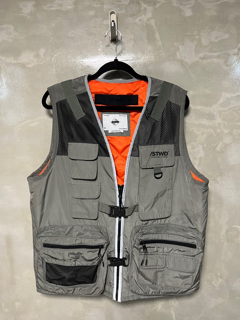 Pull & Bear STWD Vest, Men's Fashion, Tops & Sets, Vests on Carousell
