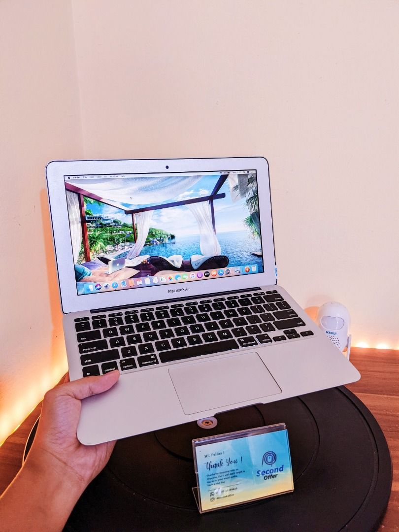 SALE MacBook Air 11 core i5 RAM 4GB SSD 256GB