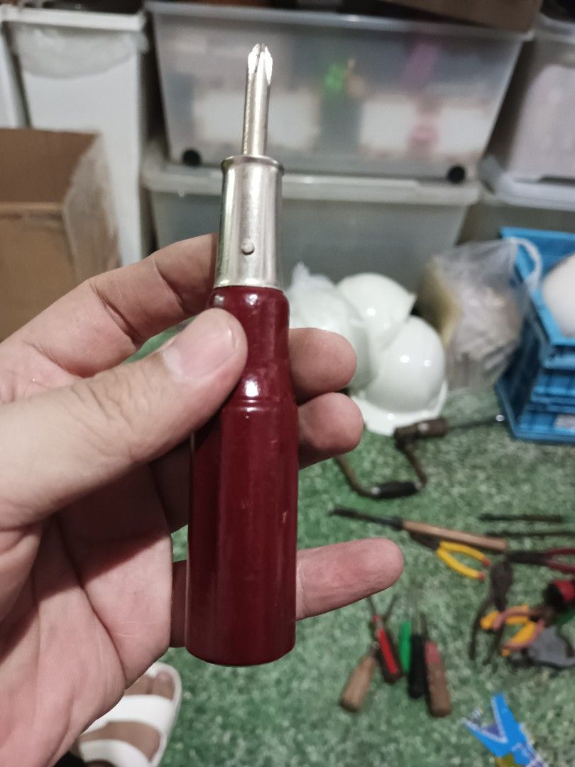 Screw driver 1 inch (Category: Construction Tools & Equipment) located in Legazpi City. Submitted by kikosgarage (Listing ID 1241745427, Image 1). Description: wooden handle.