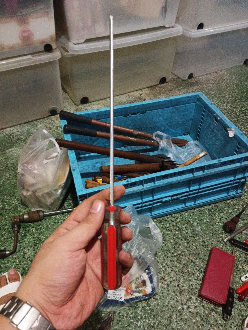 Screw driver (Long) (Category: Construction Tools & Equipment) located in Legazpi City. Submitted by kikosgarage (Listing ID 1241617404, Image 2). Description: made in Japan.