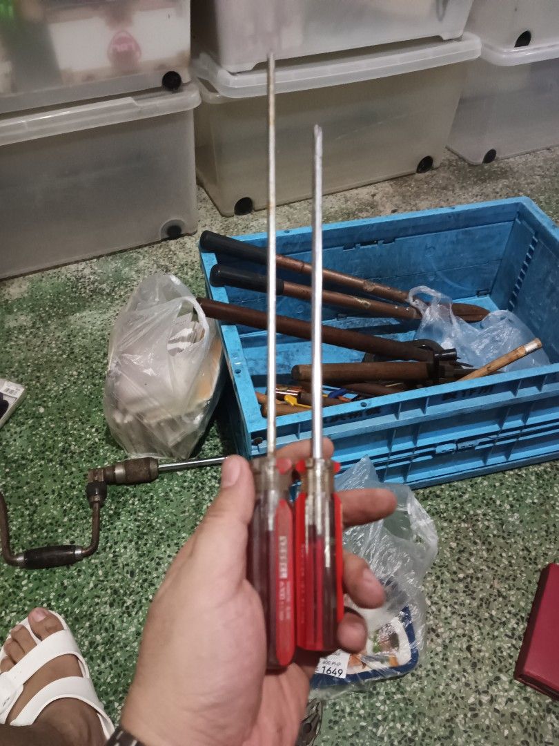 Screw driver (Long) (Category: Construction Tools & Equipment) located in Legazpi City. Submitted by kikosgarage (Listing ID 1241617404, Image 1). Description: made in Japan.