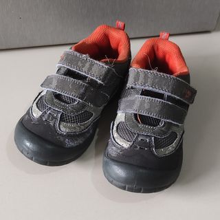 Sepatu anak oshkosh