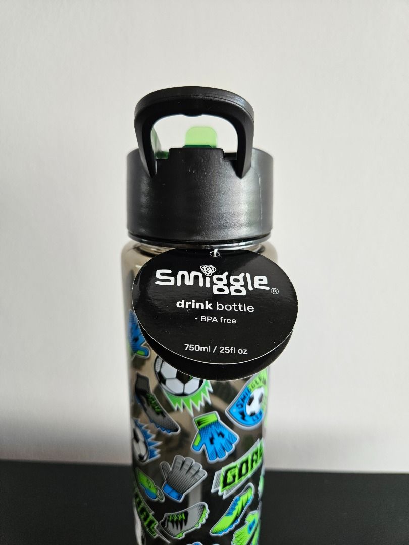 Smiggle 750ml water bottle, Furniture & Home Living, Kitchenware