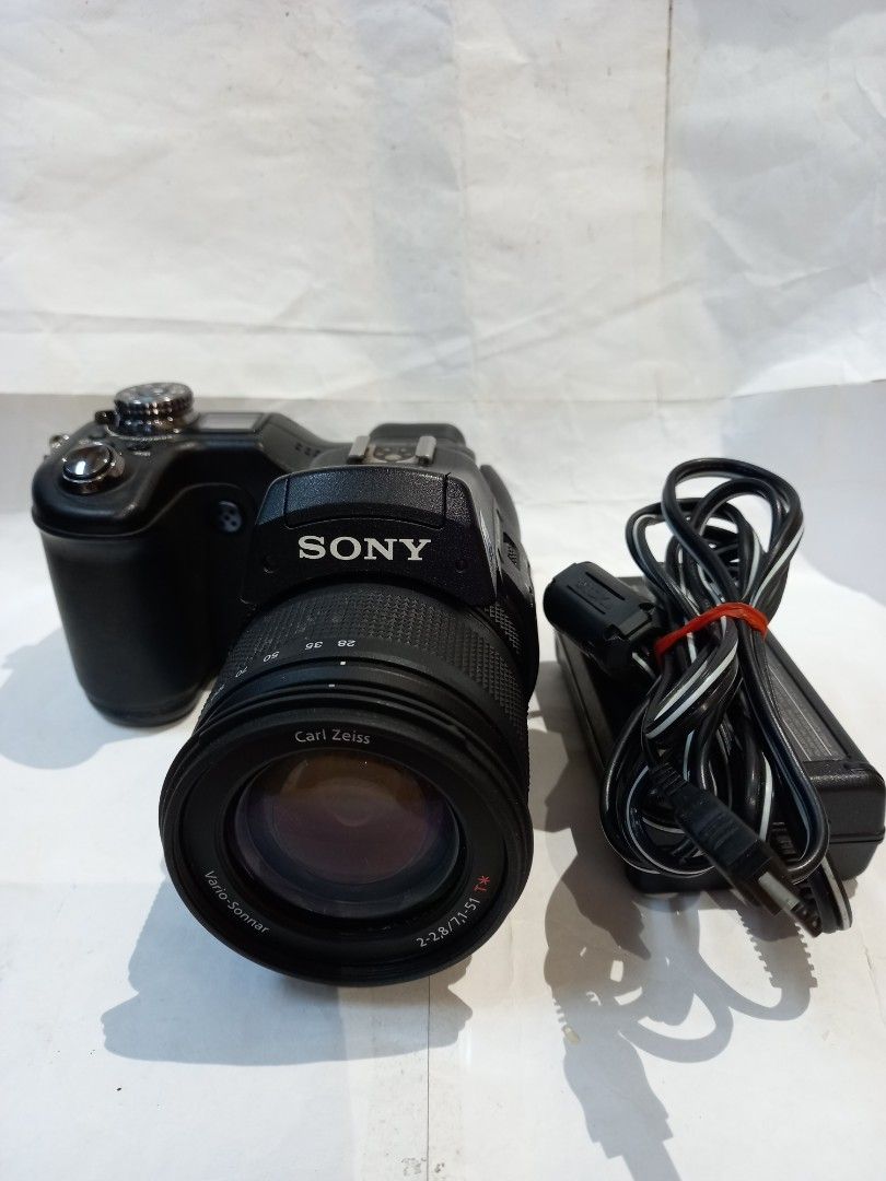 Sony CyberShot DSCF828 CCD Digital Camera w/Carl Zeiss lens..gd