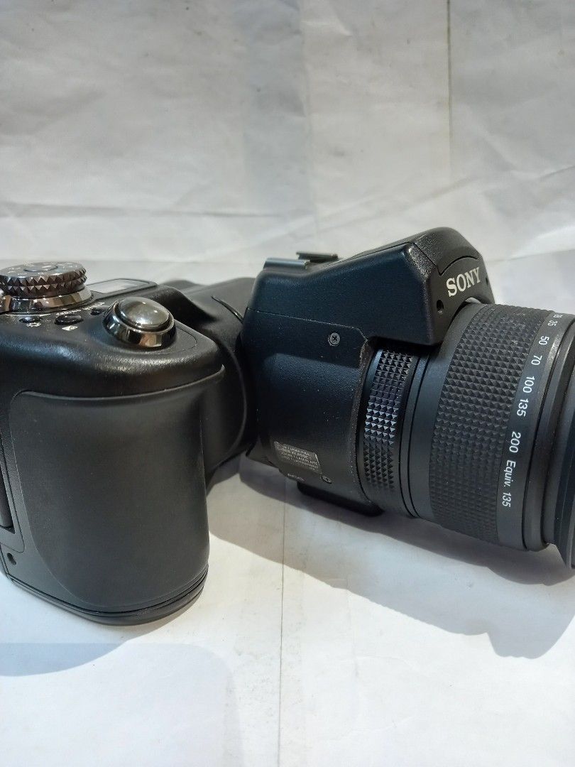 Sony CyberShot DSCF828 CCD Digital Camera w/Carl Zeiss lens..gd