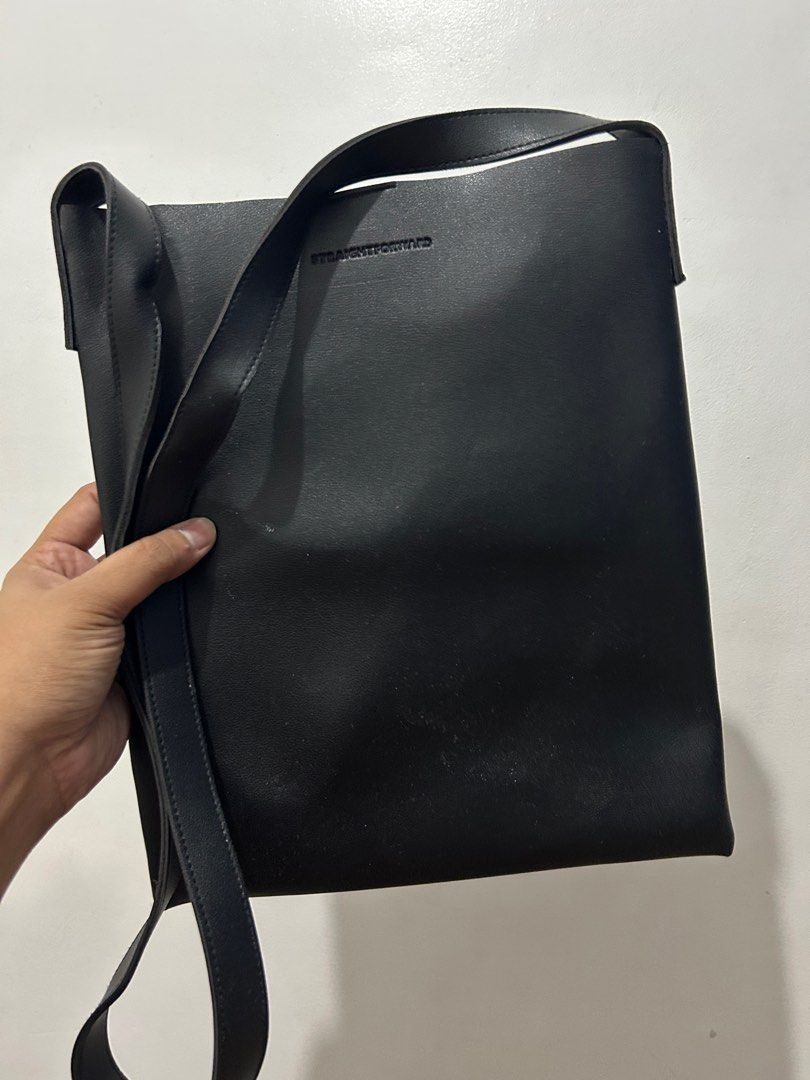 Straightforward black open sling bag unisex (Category: Cross-body Bags) located in Manila. Submitted by aboutsammy (Listing ID 1241706785, Image 2). Description: Used a few times. No leather tearing. Need lang ng onting pagpag. Mejo matagal naitago without usage. RFS: Decluttering era.