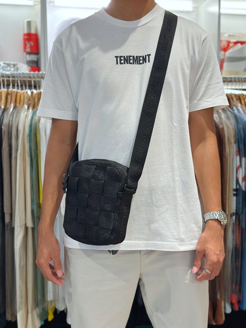 ステッカー付きSupreme Woven Shoulder Bag “BLACK”