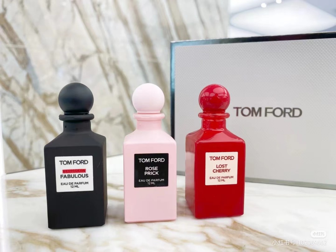 Tom Ford Private Blend Decanter Collection Set: Rose Prick + Lost