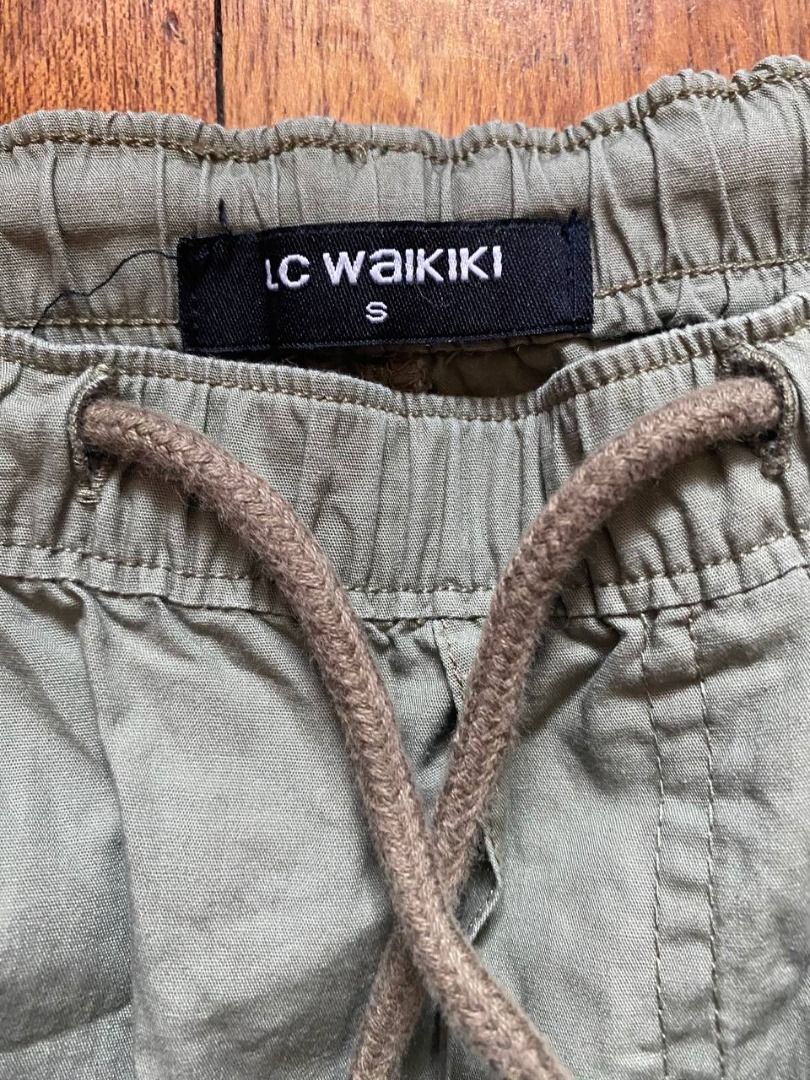 Thrifted Pants (Category: Joggers) located in Pasay City. Submitted by juno_raph (Listing ID 1241605306, Image 2). Description: Pants Thrifted S Waist: 28-30 Length: 38 - thrifted. no flaws. excellent condition. 👍🏼 Price: ₱350 Negotiable Price do not include shipping fee Feel free to DM for any questions..
