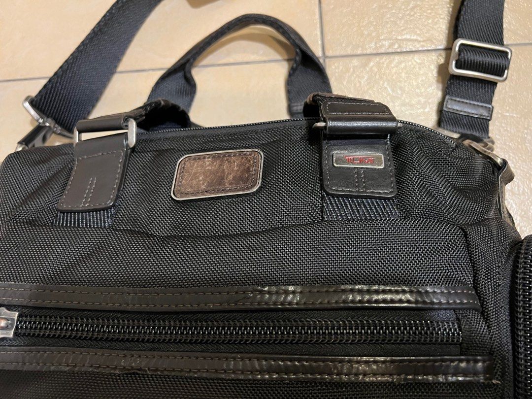 Tumi Alpha Brovo broke slim ..Sling bag Original, Men's Fashion, Bags, Sling Bags on Carousell