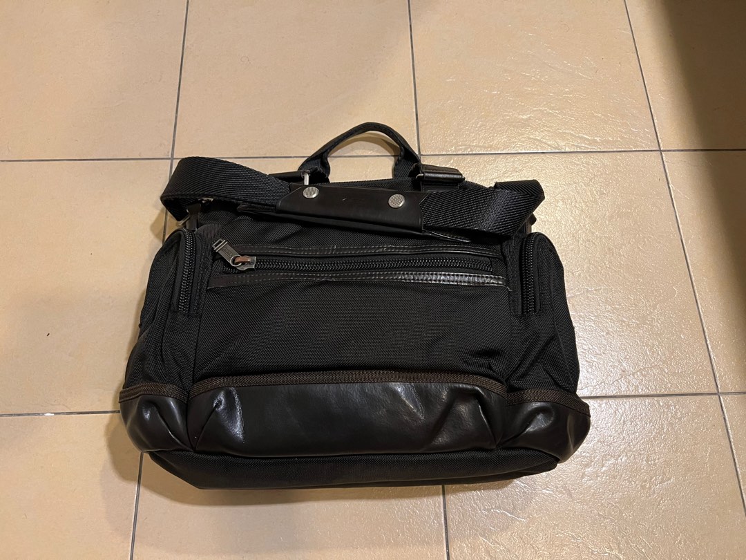 Tumi Alpha Brovo broke slim ..Sling bag Original, Men's Fashion, Bags, Sling Bags on Carousell