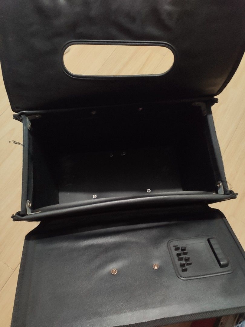 Tuscany Stroller School Bag (Category: Strollers) located in San Pablo. Submitted by daddyu (Listing ID 1241726038, Image 2). Description: Tuscany Stroller School Bag Box Type Old but still good condition.
