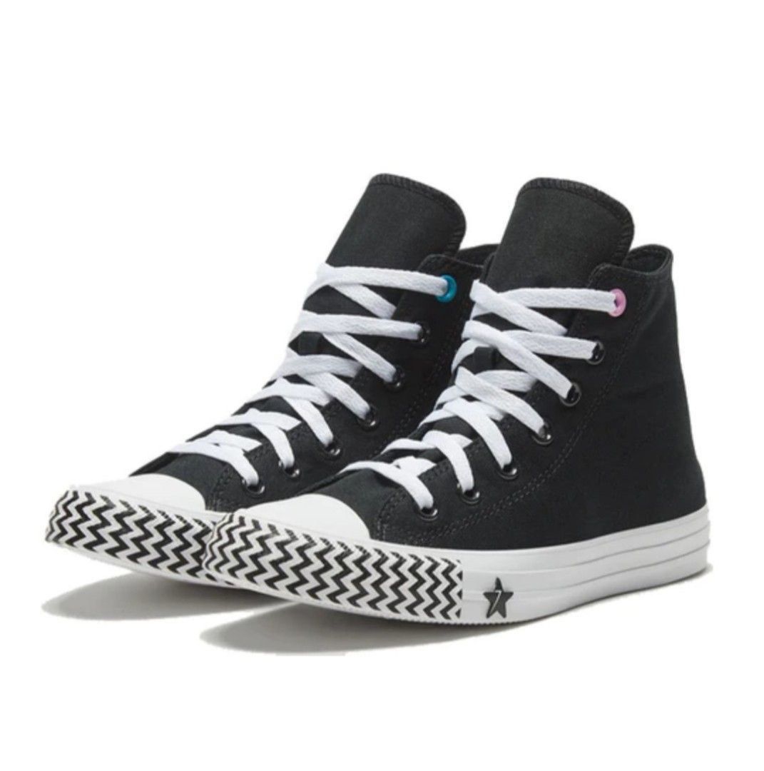 want to sell Chuck Taylor All Star Voltage High Top Women s